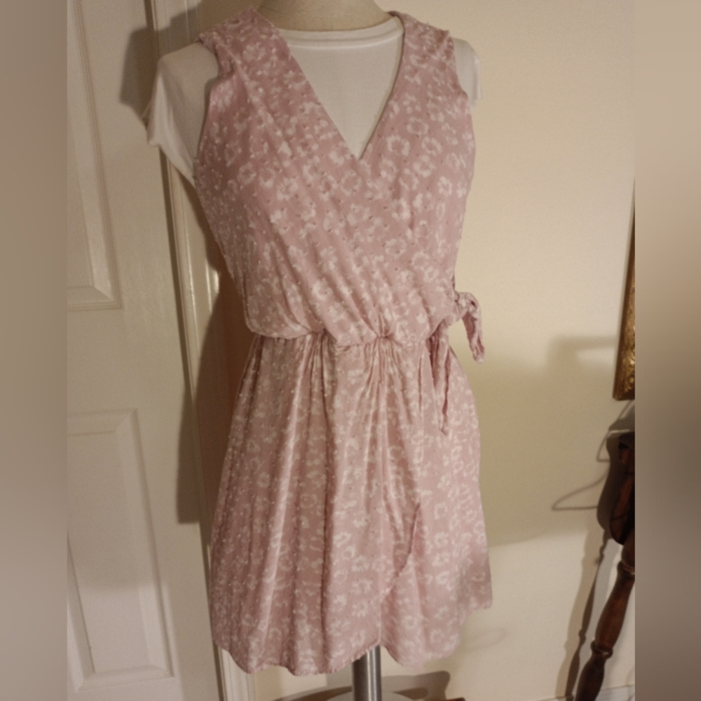 Everly Faux Wrap Lilac Sleeveless Dress w/ Floral Print & French Knots SZ Medium
